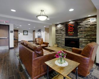 Red Roof Inn Plus+ & Suites Malone - Malone - Lounge