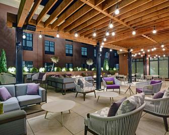 Courtyard by Marriott Manhattan Aggieville - Manhattan - Lounge