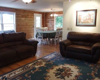 Perfect family cottage in Pines - 2 acre farm! - Heber-Overgaard - Sala de estar