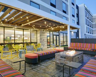 Home2 Suites by Hilton Clarksville Louisville North, IN - Clarksville - Binnenhof