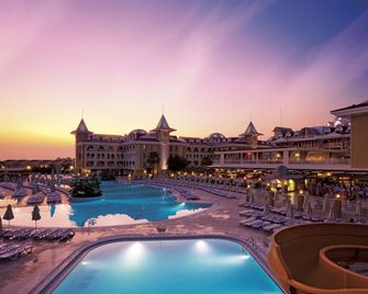 Side Star Resort - Side - Pool