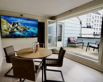 Pleasant, apartment, in the middle of the city. 85 Smart TV, lift & veranda - Porsgrunn - Comedor