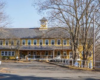 Old Mill Inn - Hatfield - Building
