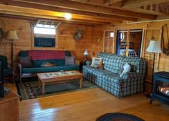 Amish-Built Cabin in the Driftless Area - Boscobel - Living room