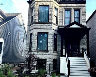 The Lyons' Lair - Chicago - Edificio