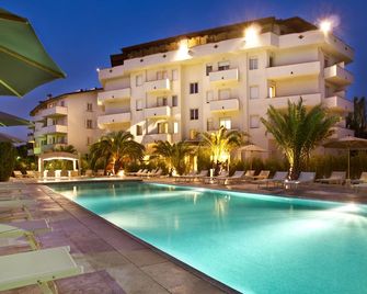 Hotel Residence Stella Del Mare - Vada - Zwembad