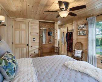 Private sandy beach, hiking, paddle boards,canoes, kayaks, fire pit,dog friendly - Tilton - Schlafzimmer