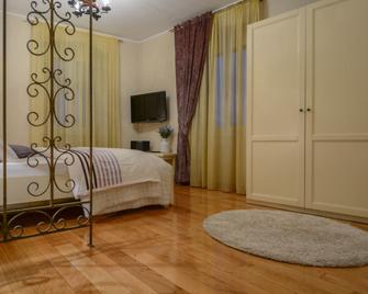 Tri Lava Luxury Living - Split - Bedroom
