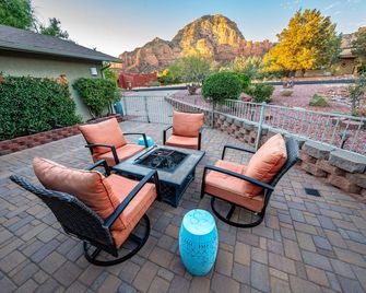 Chimney Rock Escape ~Upgraded! 4th Bedroom and more ~ Pool - Sedona - Balcón