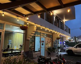 Regina Hotel - La Fortuna - Building