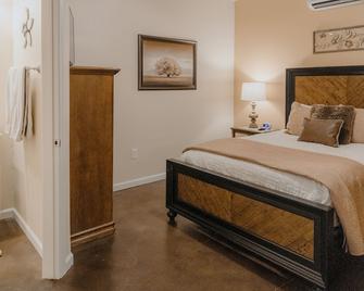 Salir Room - the La Aldea Building - Asante Lodging & Events - Dripping Springs - Habitación