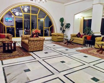 Royal Jardin Whistling Pines Resort - Mashobra - Lobby