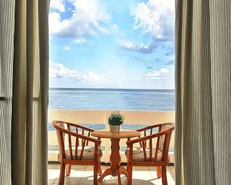 Casa Almarenzo Bed & Breakfast - Bolinao - Balcón