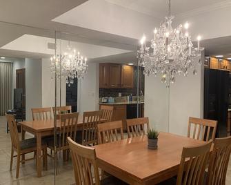 Spacious 2 bedroom condo in a great community in Phoenix / Scottsdale - Paradise Valley - Dining room