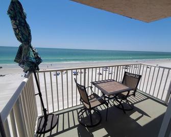 Beachfront Vacation Home - Belleair Bluffs