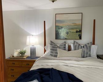 Village Vacation Home, Newly Renovated! - Skaneateles - Bedroom