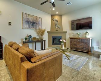 Peaceful Oasis - Tubac - Living room