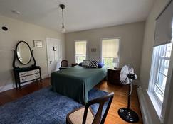 Captain's House Master Suite - Bath - Bedroom