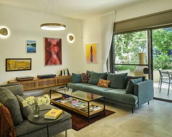 Luxurious Family Three Story House with Mamad by Sea N' Rent - Netanya - Living room