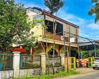 OYO Life 92568 Penginapan Joglo Syariah - 馬朗 - 建築