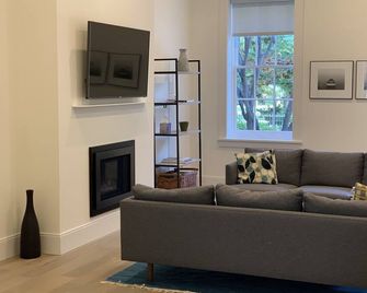 Historic Townhouse Condo in the center of Boston, across from the Public Garden - Boston - Wohnzimmer