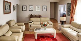 Botleng Guest House - Maseru - Wohnzimmer