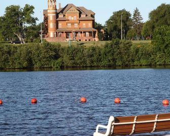 Barkers Island Inn Resort & Conference Center - Superior