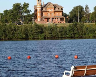 Barkers Island Inn Resort & Conference Center - Superior