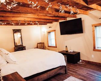 Cozy and modern- Centrally located in Clare, just 15 minutes from the Casino - Clare