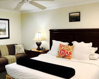 Kenny's Tipperary Inn - Montauk - Bedroom