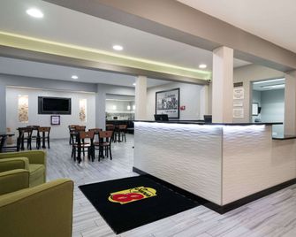 Super 8 by Wyndham Rochester Mayo Clinic Area - Rochester - Ρεσεψιόν