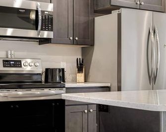 Luxury Downtown 2BDR Lake View Penthouse Condo steps to Beach 402W - Traverse City