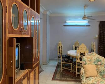 Humble & calm guest house in the heart of Fayoum city - Fayoum - Dining room