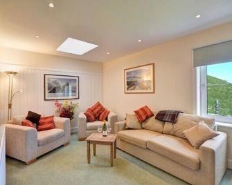 7B Ardroil - Mangersta - Living room