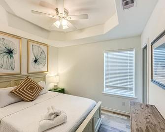 Home away from home Beach rental! - Bolivar Peninsula - Bedroom
