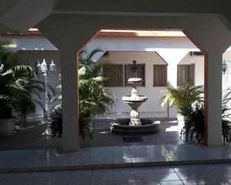 Hotel Real de San Pedro - Batopilas - Patio