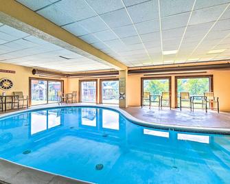 Comfortable Dover Apartment Walk to Mt Snow! - Dover - Alberca