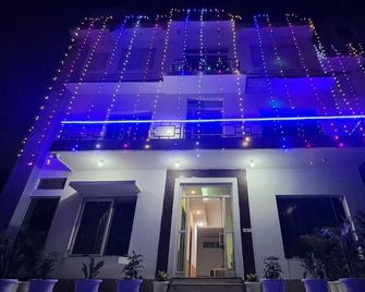 Soooper Hotel - Gurugram - Gebouw