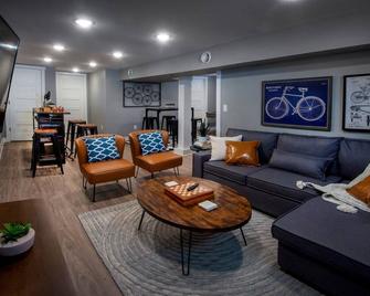The Cozy Colfax House - Wadena - Living room
