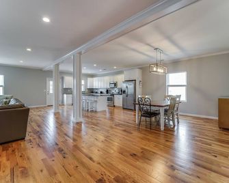 Large Updated House w/ Heated Pool close to Beach and Boardwalk - Point Pleasant Beach - Dining room