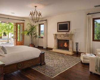Luxury Napa Valley Estate Surrounded by Vineyards - Calistoga - Bedroom