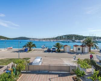 Seafront apartments Marija - Rogoznica - Plaża