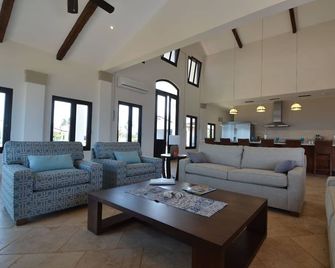 Stunning 3 Bedroom Waterfront Villa with Infinity Pool - Pedasí - Obývací pokoj