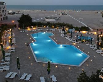 Hotel Amiral - Mamaia - Piscina