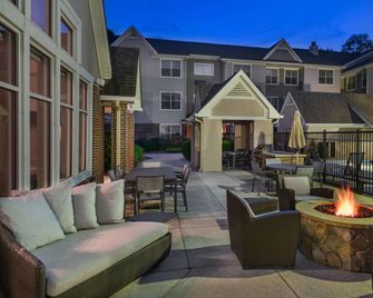 Sonesta Es Suites Atlanta Kennesaw Town Center - Kennesaw - Binnenhof