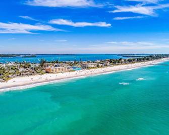 Anna Maria Island Bridge Port Beach Resort - Bradenton Beach - Strand