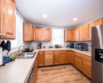 Comfortable And Quiet 3-bedroom-walk To Downtown - Havre de Grace - Kitchen