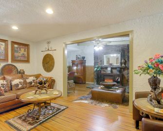 Cozy Corner in Memphis - 4 Miles to Graceland! - Μέμφις - Σαλόνι