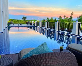 Savan Resorts - Savannakhet - Pool