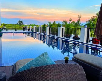 Savan Resorts - Savannakhet - Bazén